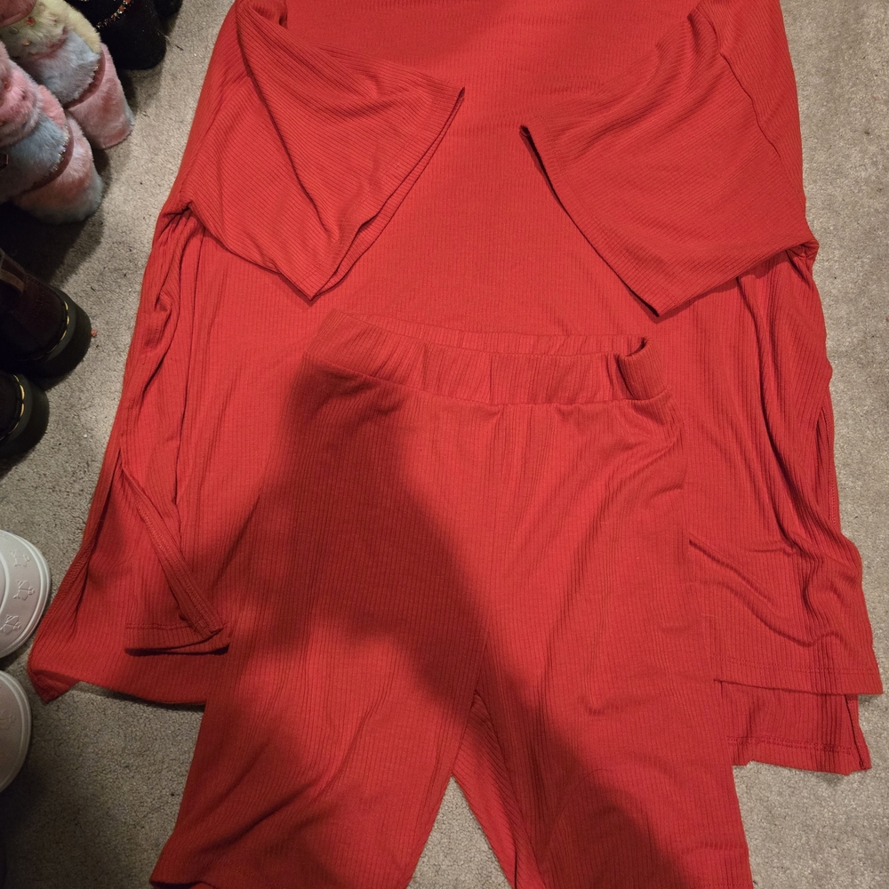 Red Ribbed Lounge Set